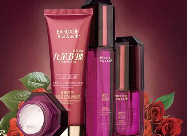 黑色吊带衫裙怎么搭配(吊带衫搭配半身裙图片)